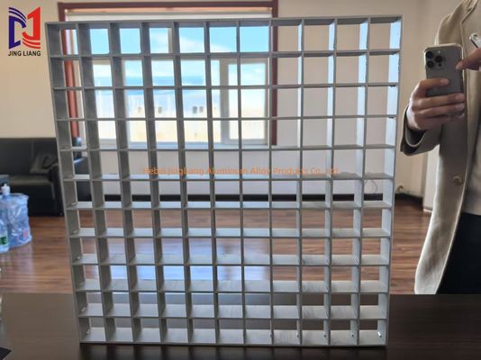 Προσαρμόσιμη σχάρα από κράμα αλουμινίου για έργα διακόσμησης